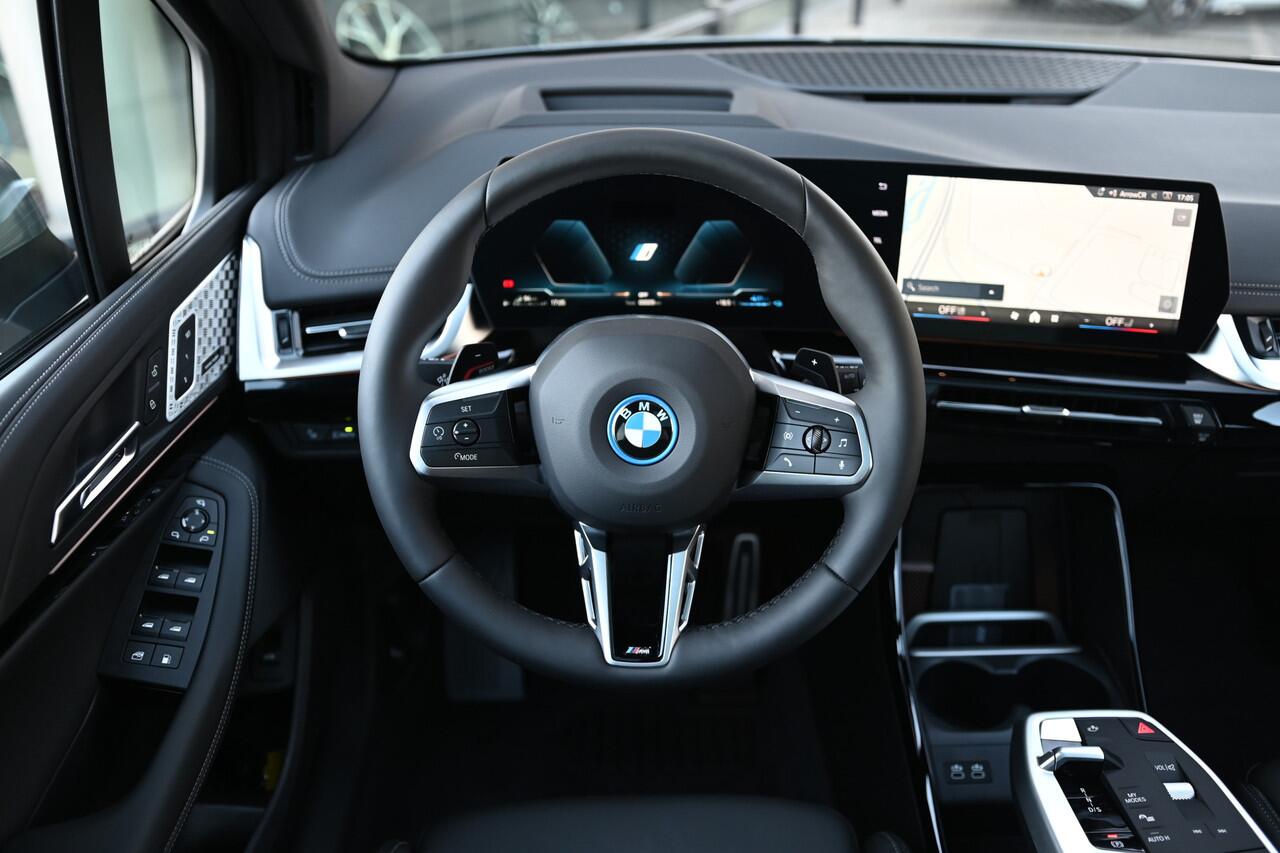 BMW 2-SERIE Active Tourer 225e xDrive High Executive M Sport Automaat / Trekhaak / Sportstoelen / Adaptieve LED / M Adaptief onderstel / Comfort Access / Parking Assistant Plus / Head-Up