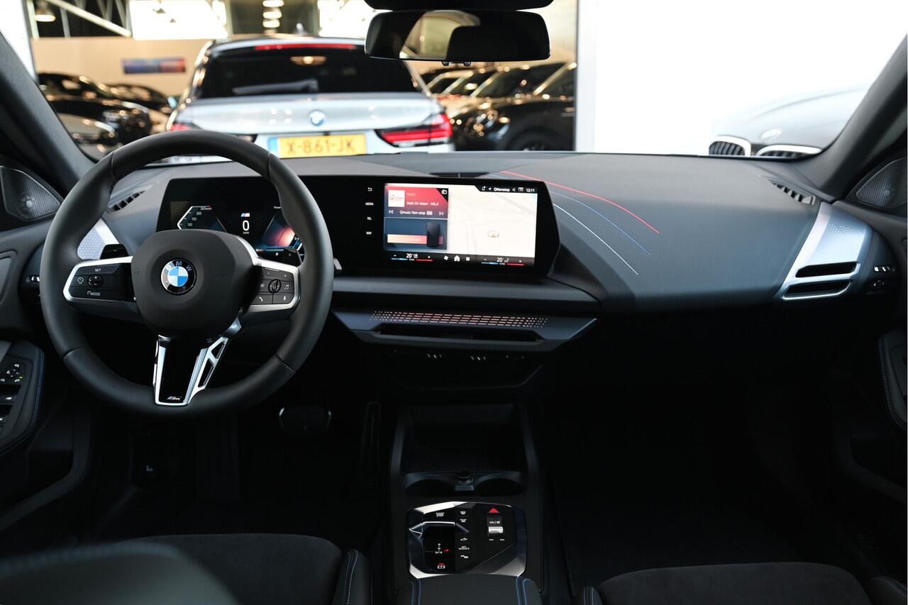 BMW 2-SERIE Gran Coupé 220 M Sport Automaat / Sportstoelen / Sportstoelen / Adaptieve LED / M Adaptief onderstel / Comfort Access / Parking Assistant