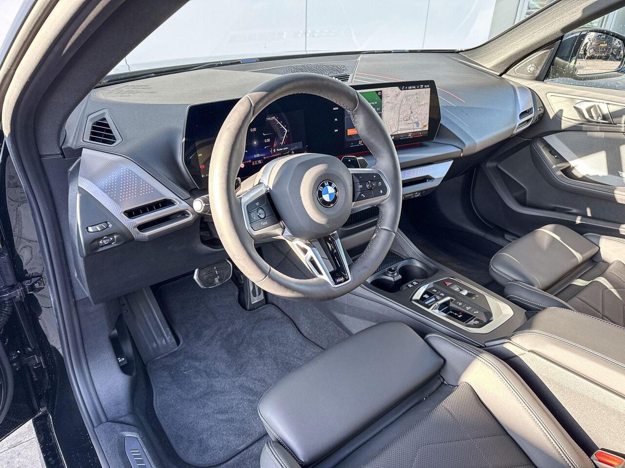 BMW 2-SERIE Gran Coupé 220 M Sport M-Sport Pro / Getinte Ramen / Glazen Dak / Stoel- en Stuurverwarming / Harman Kardon Audio