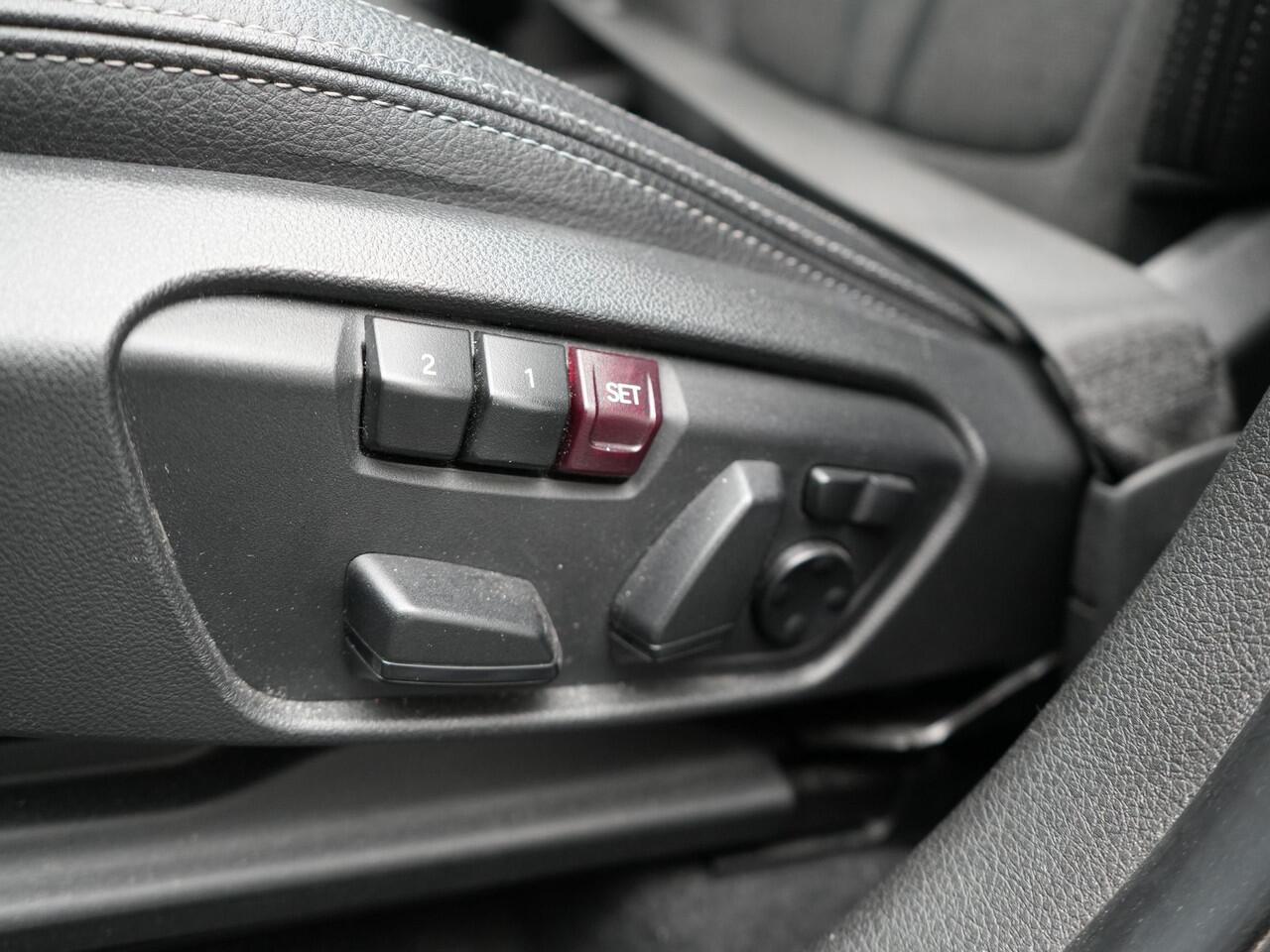 BMW 2-SERIE Active Tourer 225xe iPerformance Sportline Plug In Hybrid 225pk PHEV | Panodak | Sportstoelen Memory | Camera | Stoelverwarming | Navi Full Map | Keyless | LED |