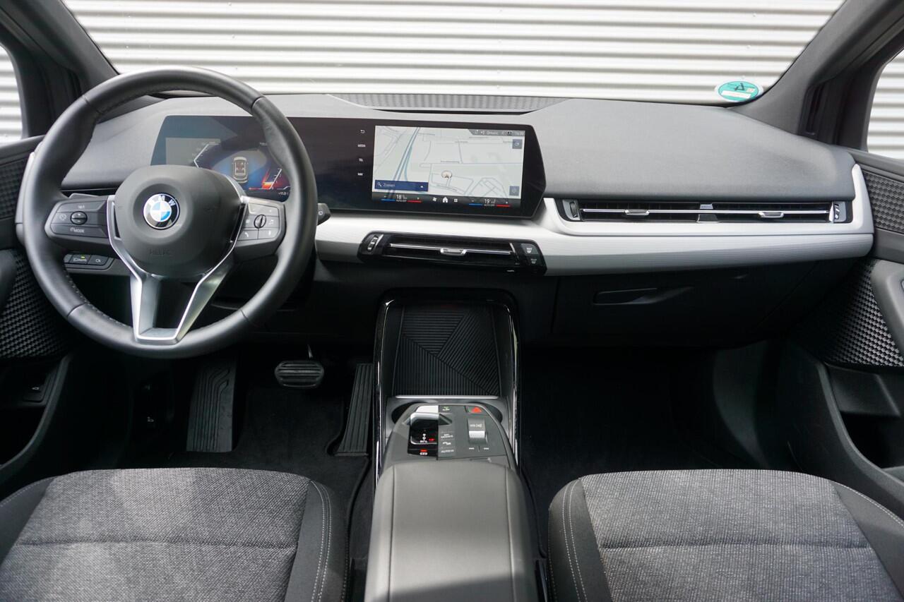 BMW 2-SERIE Active Tourer Active Tourer 216i Stoelverwarming | Extra getint glas | Parking Assistant | M Hemelbekleding in Anthrazit