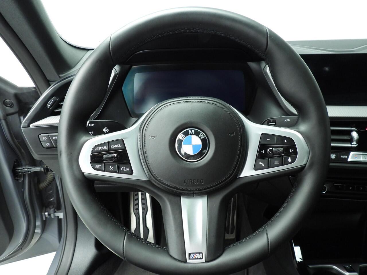 BMW 2-SERIE Gran Coupe 218i | M-Sportpakket | LED | Leder | Navigatie | Schuifdak | M- Sportstoelen | DAB | Hifi speakers | Alu 19 inch