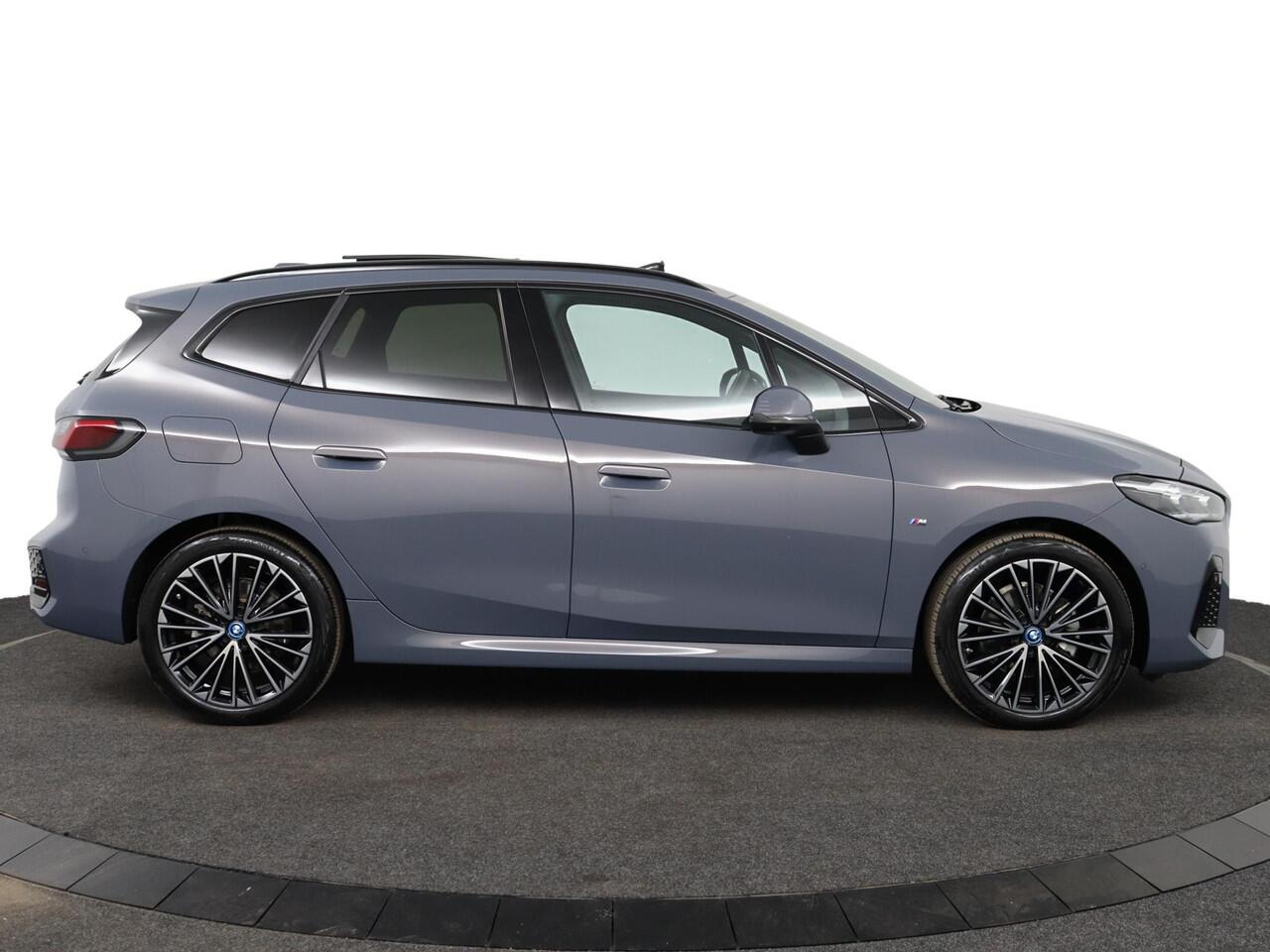 BMW 2-SERIE Active Tourer 225e xDrive M Sportpakket | Panoramadak | Harman/Kardon | Head Up Display