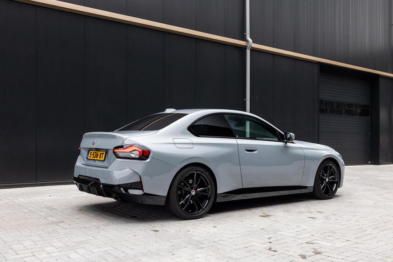 BMW 2-SERIE Coupé 218i | M-Sport | Live Dashboard Plus | Apple Carplay/Android Auto | NL auto | Cruise control adaptief | 19'' LMV | Stoelverwarming | Sportstoelen |