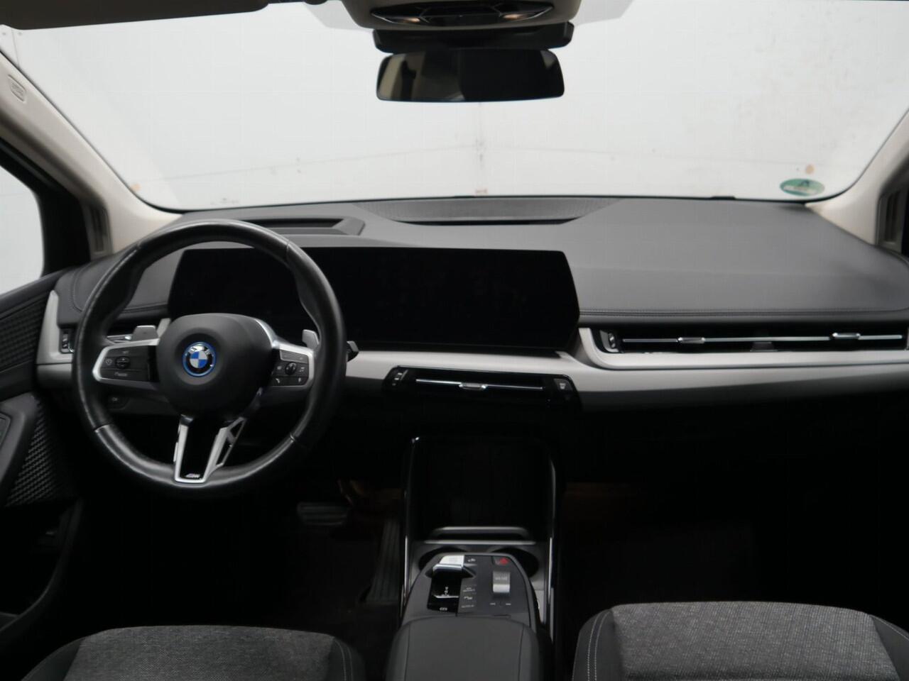 BMW 2-SERIE Active Tourer 225e xDrive | Head-Up | Comfort Acces| Voorbereiding Driving Assistant Plus | Stoelverwarming | Parking assistant plus
