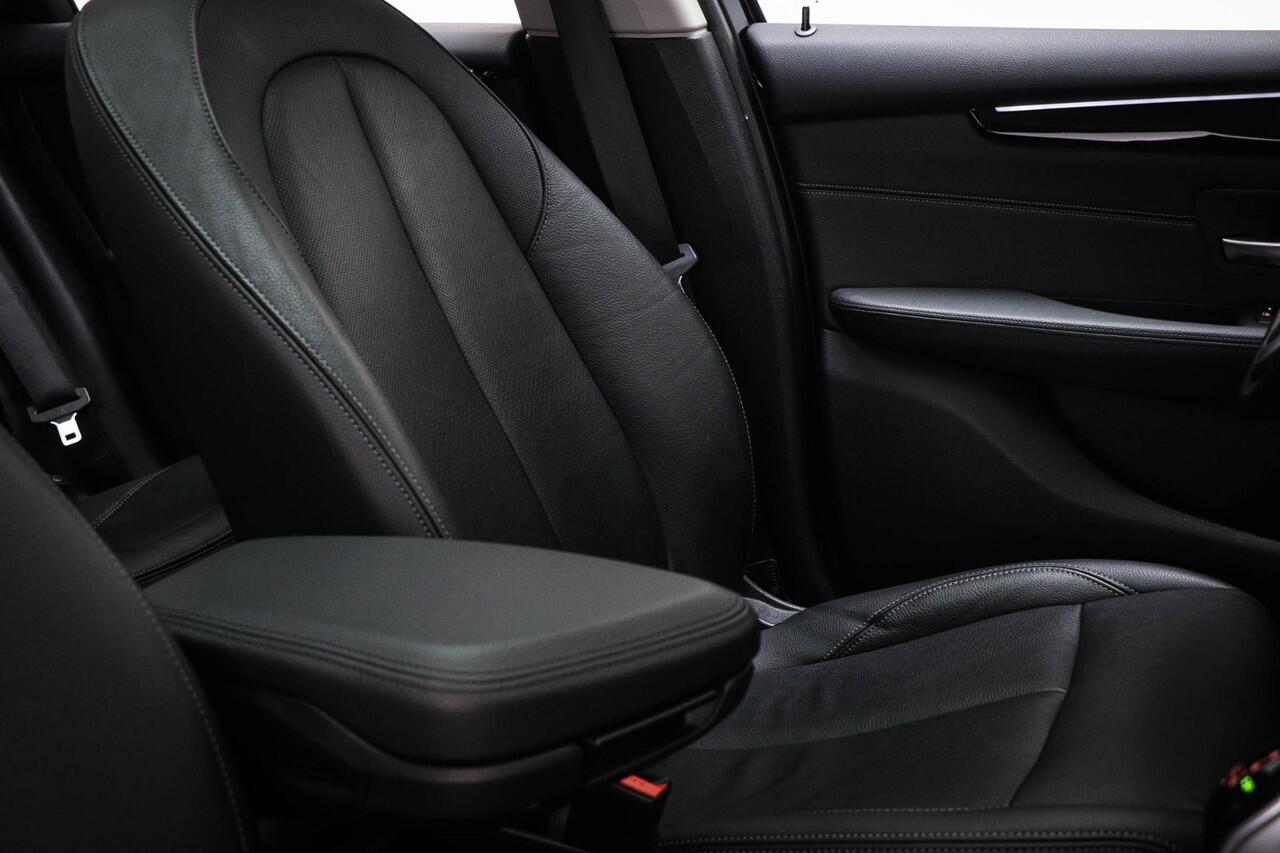 BMW 2-SERIE Active Tourer 218i High Executive Edition | PANORAMADAK | LEDER | STOELVERWARMING | CAMERA