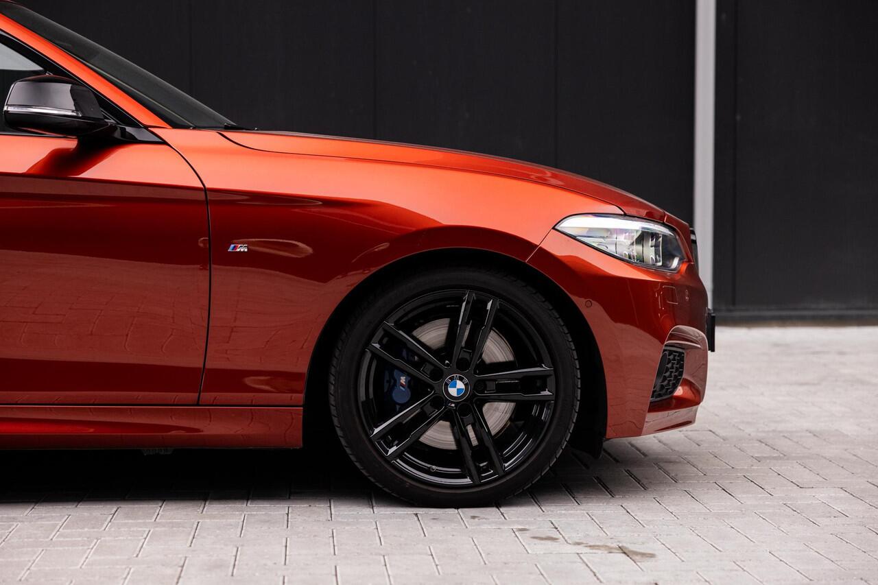 BMW 2-SERIE Coupé 230i High Executive M-Sport | M-Sport| NL Auto | Harman/Kardon | Adaptieve Cruise Control | LED | Rij-hulpsysteem | Sportstoelen | Schuif/Kanteldak | Sportstoelen | DAB | Adaptief Onderstel | Camera | Ele. verstelbare stoelen + Geheugen Links |