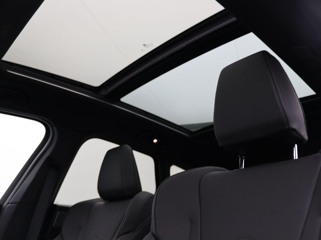 BMW 2-SERIE Active Tourer 225e xDrive M Sportpakket | Premium Pack | Comfort Pack | Travel Pack | Stuurwielrand Verwarmd | Trekhaak | Panoramadak | Elektrisch Verstelbare Sportstoelen | Driving Assistant Plus | Harman Kardon | 18''