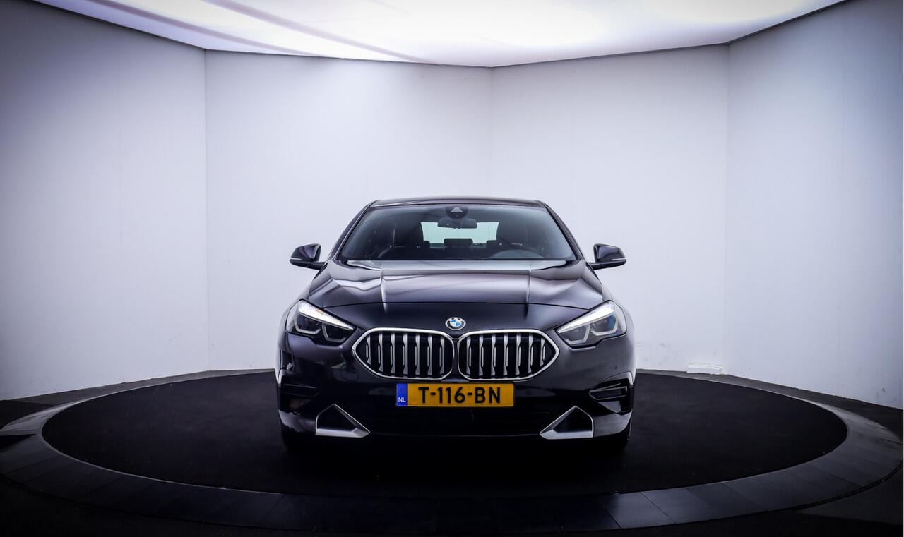 BMW 2-SERIE Gran Coupé 218iA SPORT-LINE DIGIDASH | FULL LED | HARMAN KARDON | LEDER | STOELVERW | CARPLAY | NAVI | LMV 17''