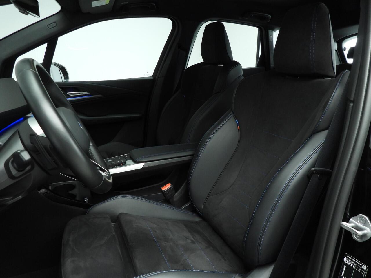 BMW 2-SERIE Active Tourer 225e xDrive | M-Sportpakket | LED | HUD | Sportstoelen | Keyles go | Active cruise | DAB | Alu 17 inch