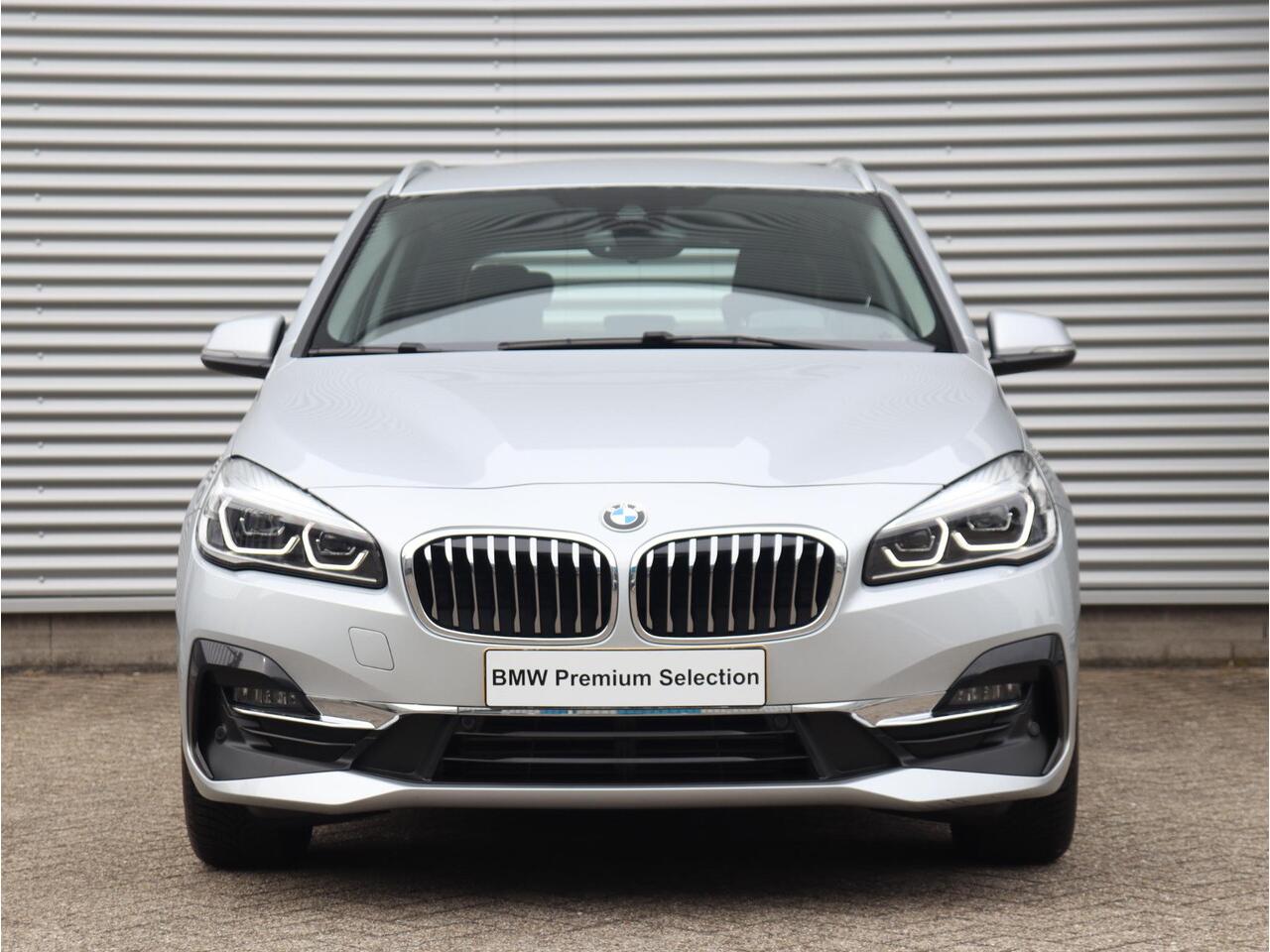 BMW 2-SERIE Active Tourer 218i | High Executive | Luxury Line | Head-Up | Hi-Fi | Stoelverwarming | Stuurwielverwarming | Climate Control | Navi Plus | 17'' LMV