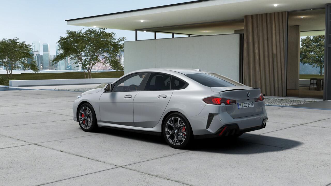 BMW 2-SERIE Gran Coupé 220 M Sport Automaat / Sportstoelen / Achteruitrijcamera / M Adaptief onderstel / Adaptieve LED / Parking Assistant / Stuurverwarming