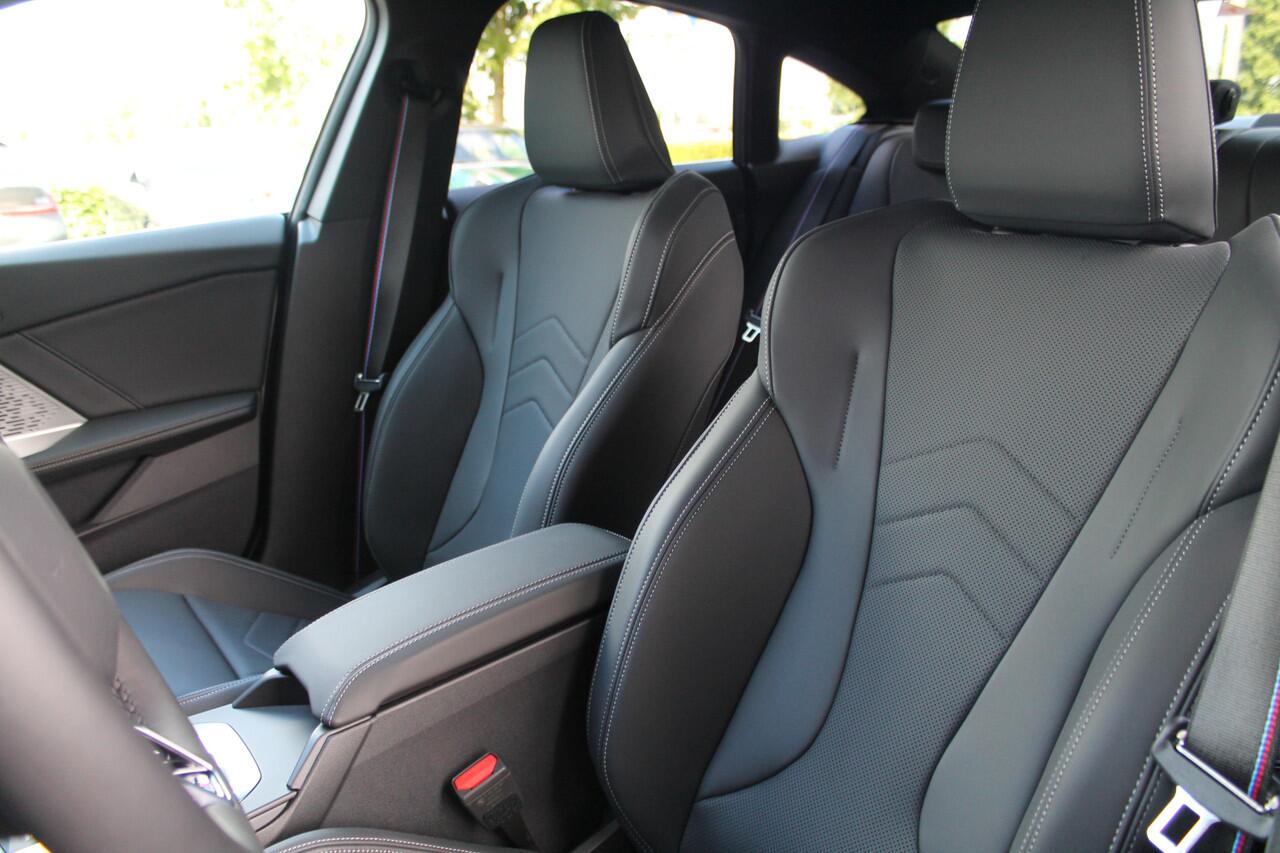 BMW 2-SERIE Gran Coupé 220 M Sport Automaat / Sportstoelen / Achteruitrijcamera / Comfort Access / M Adaptief onderstel / Adaptieve LED / Parking Assistant