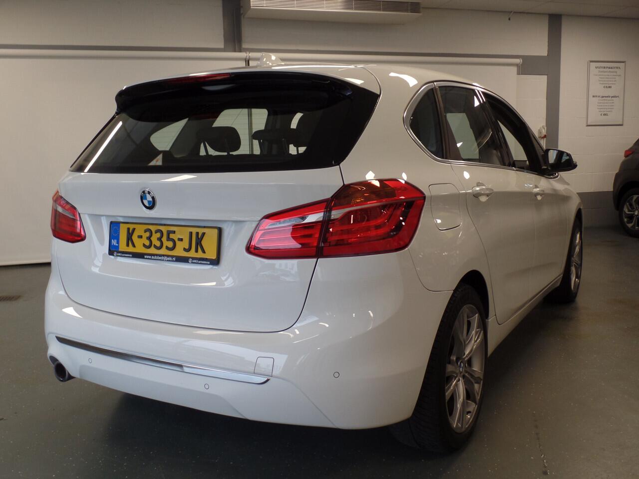 BMW 2-SERIE Active Tourer 225xe iPerformance eDrive Edition Navigatie, Clima controle, Cruise controle, Elek stoelen, Stoelverwarming, Head up display, Lederen bekleding, Pdc V/A, Xenon, Lm velgen 18'', Full options, Nederlandse auto!! Bovag afleverpakket 695,-