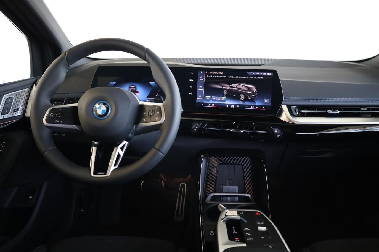 BMW 2-SERIE Active Tourer 225e xDrive M Sportpakket Pro | Driving Assitant Plus | Panoramadak | Trekhaak