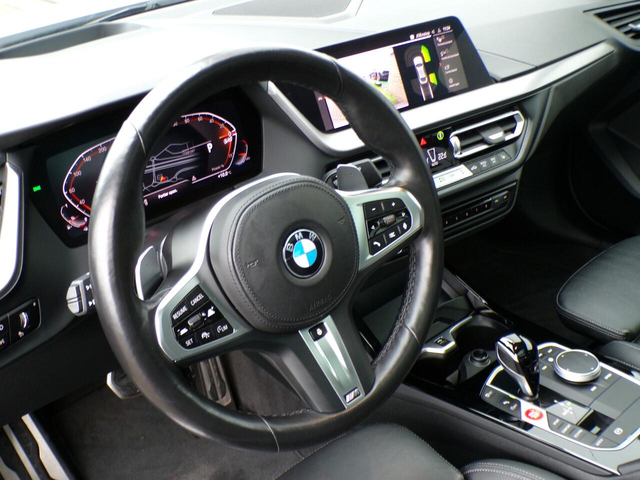 BMW 2-SERIE Gran Coupé 220i, Harman Kardon / Schuifdak / Sensoren + Camera / Keyless / Leder / Stoel + Stuurverwarming / 19'' LMV