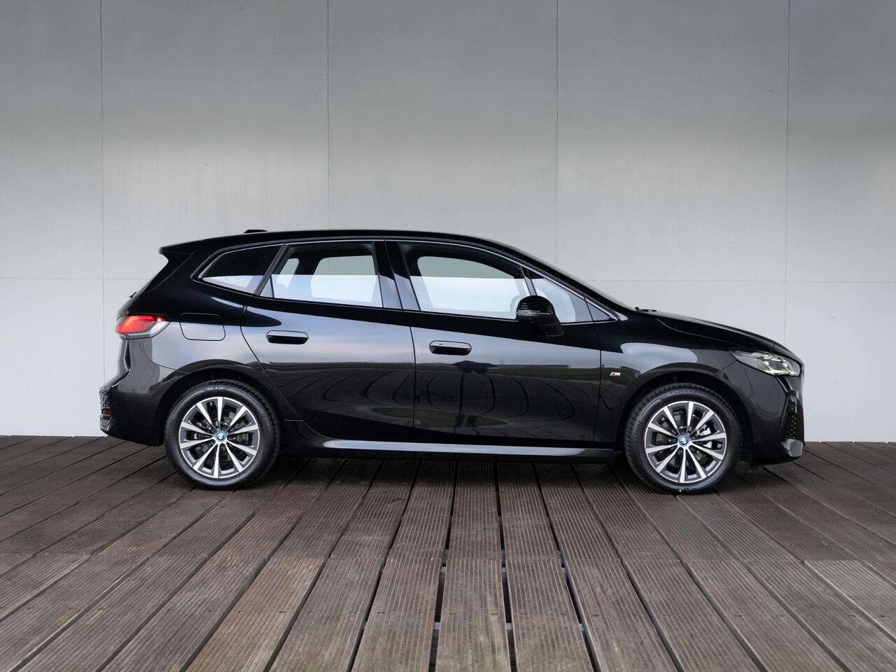BMW 2-SERIE Active Tourer 225e xDrive | M Sportpakket | Innovation Pack | Comfort Access | Head-Up Display | Driving Assistant Plus | 17''