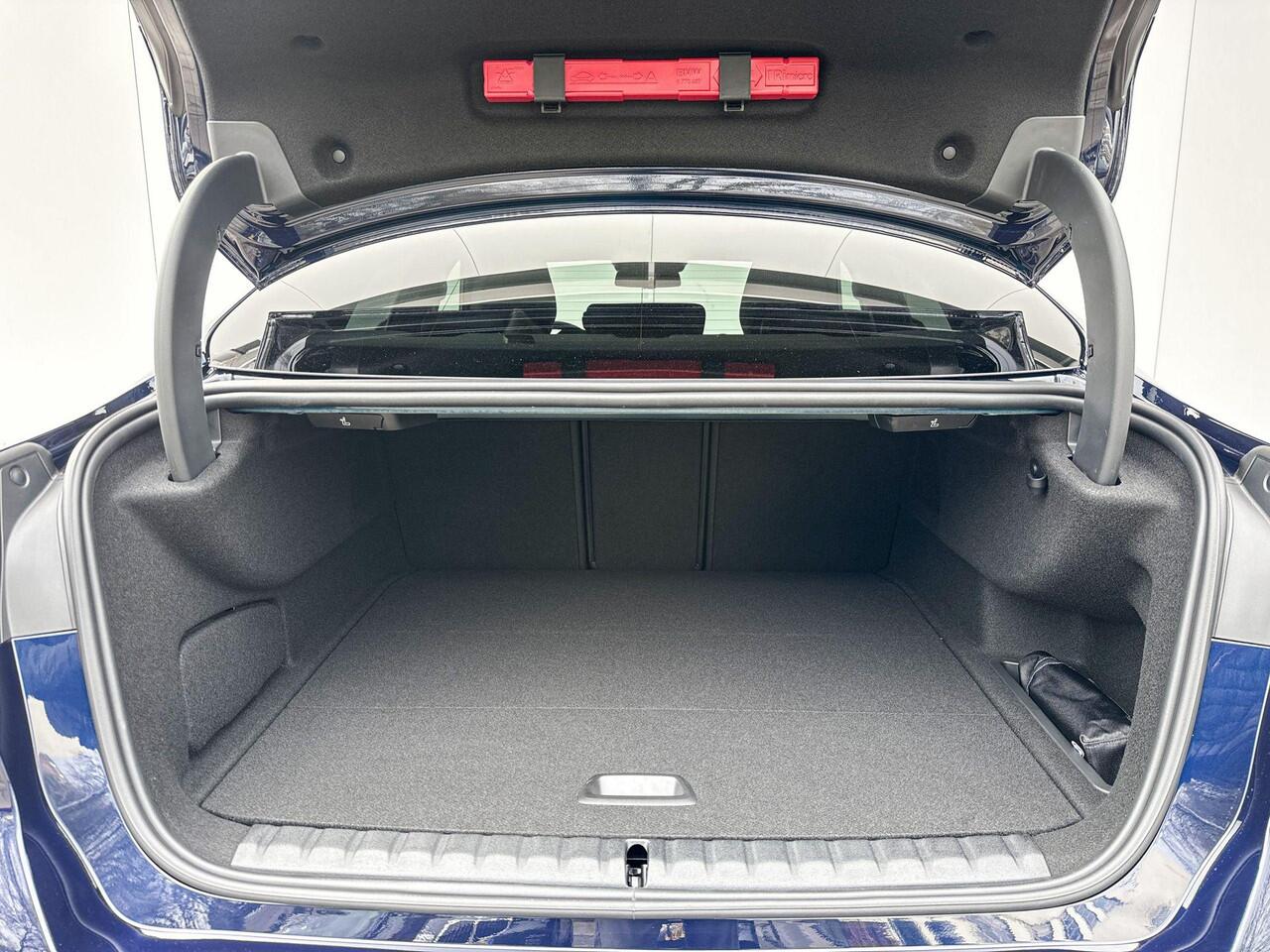 BMW 2-SERIE Gran Coupé 220 M-Sport Pro / Glazen Schuifdak / Adaptieve LED koplampen / Driving Assistant / Driving Assistant plus / Stuurwielrand verwarming / Camera / Harman Kardon / 19 inch