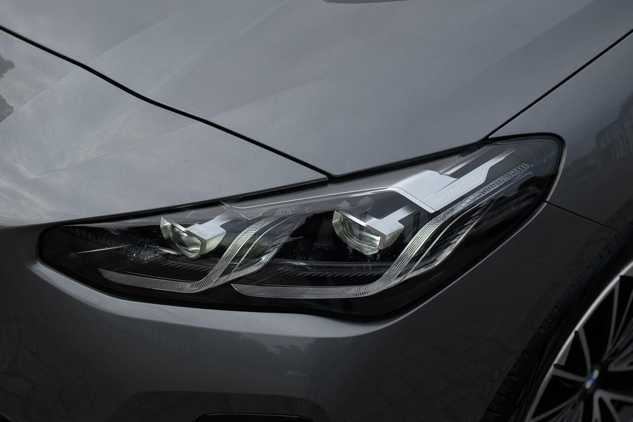 BMW 2-SERIE Active Tourer 218i M-Sport | Harman Kardon | Sportstoelen | Camera | Comfort Acces | Stoelverwarming