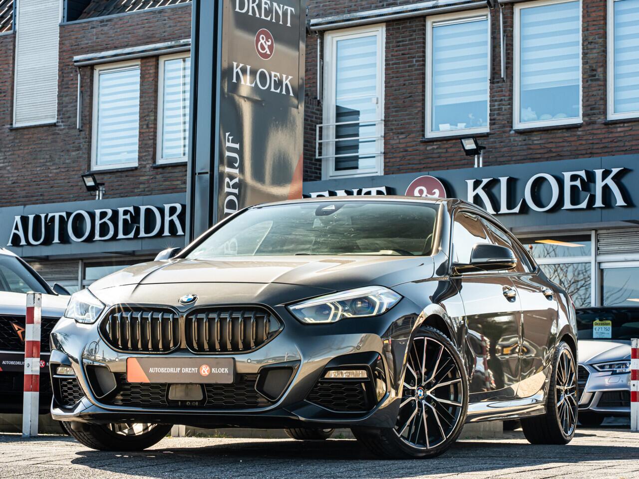 BMW 2-SERIE Gran Coupé 218i High Exe M-Sport ORG NL PANO LEDER ELEK SCHAALSTOEL 19 INCH HIFI SHADOW LINE