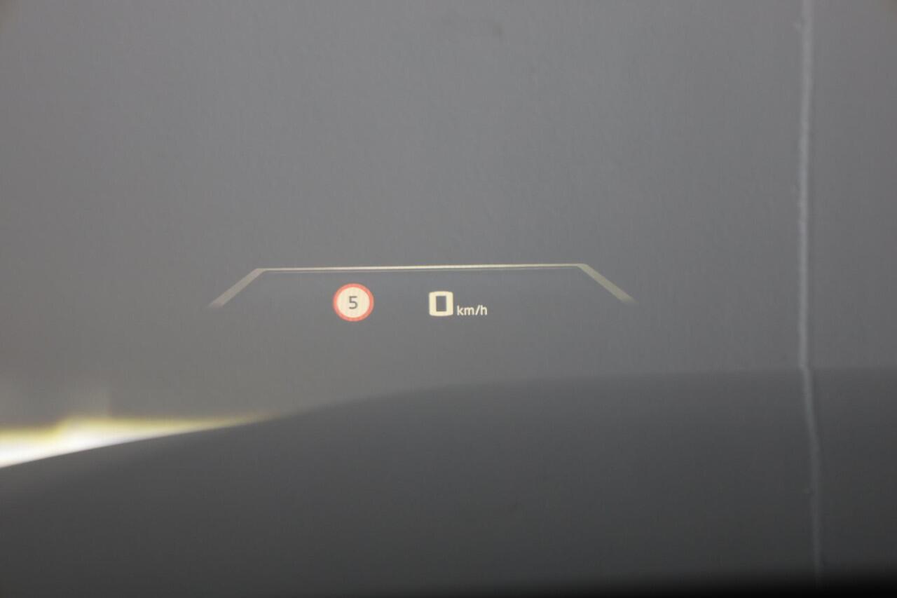 BMW 2-SERIE Coupé M240i xDrive M Sportpakket Pro | Panoramadak | Head-Up | Harman Kardon | Adaptieve Cruise Control | Stoel & Stuurwielverwarming | 360 Camera | Carbon Interieur | Dodehoekdetectie | Elektrisch Verstelbare Stoelen | Adaptieve LED | Trekhaak afneembaar