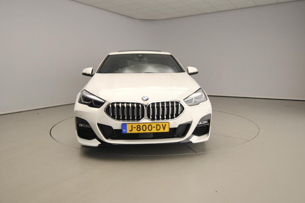 BMW 2-SERIE Gran Coupe 218i | M-Sportpakket | LED | Navigatie | Schuifdak | Stoelverwarming | Sportstoelen | Alu 18 inch