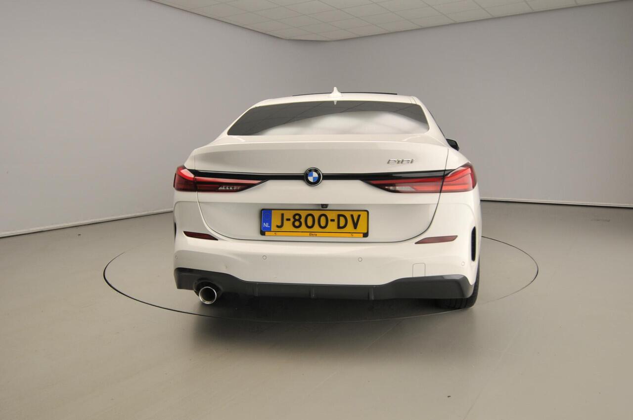 BMW 2-SERIE Gran Coupe 218i | M-Sportpakket | LED | Navigatie | Schuifdak | Stoelverwarming | Sportstoelen | Alu 18 inch
