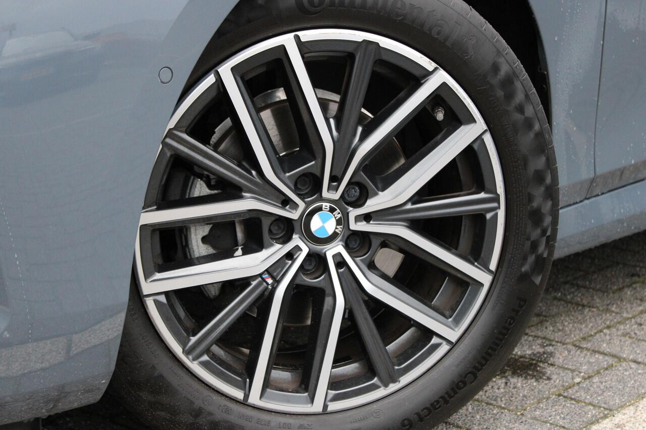 BMW 2-SERIE Active Tourer 218i M Sport Automaat / Panoramadak / Sportstoelen / M Adaptief onderstel / Comfort Access / Stuurverwarming / Adaptieve LED / Parking Assistant Plus / Head-Up