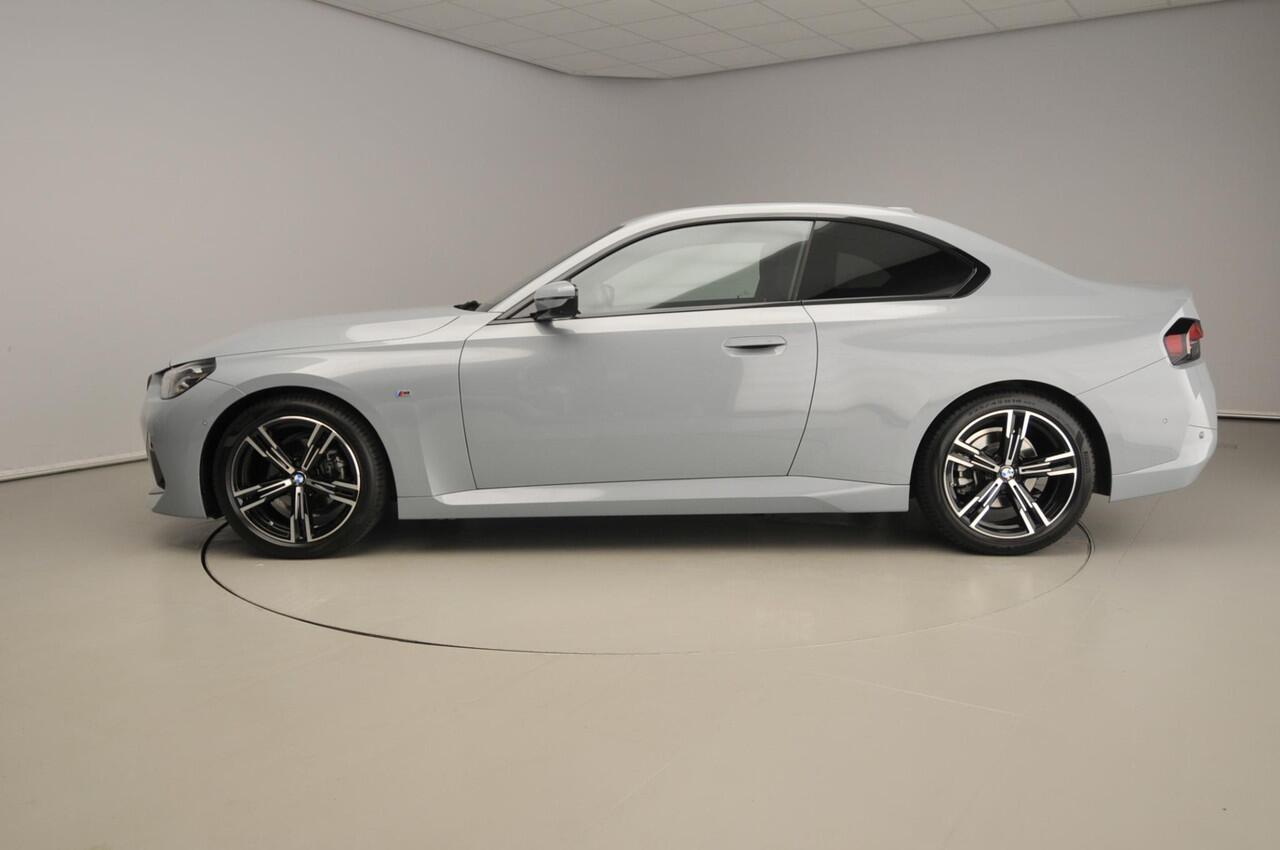 BMW 2-SERIE Coupé 218i | M-Sportpakket | LED | Navigatie | Stoelverwarming | Keyles go | DAB | Hifi speakers | Alu 18 inch