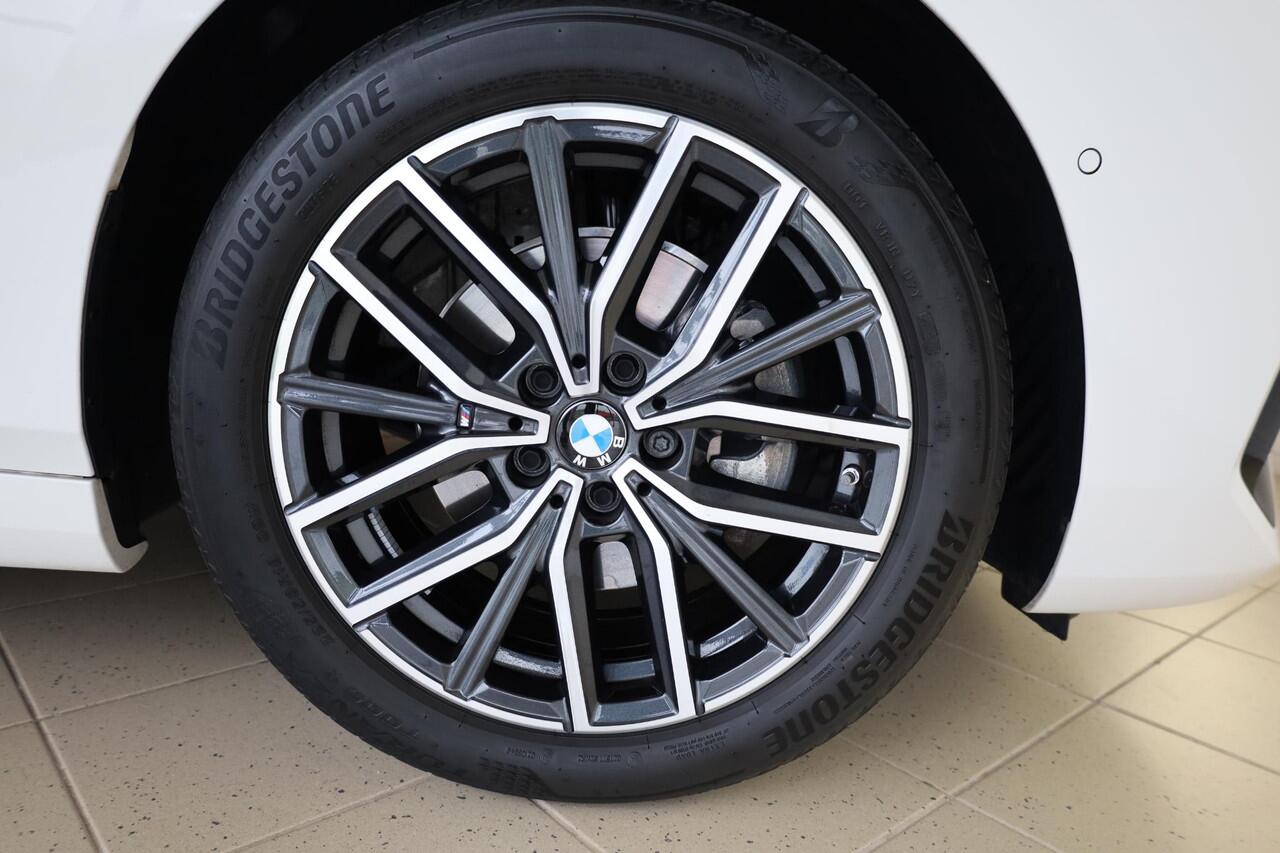 BMW 2-SERIE Active Tourer 220i M-sportpakket | Premium Pack | Travel Pack | Elektr. Trekhaak