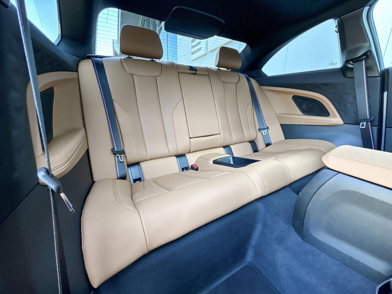 BMW 2-SERIE Coupé 220i | M Sport Pro | Premium Pack | Glazen Panoramadak