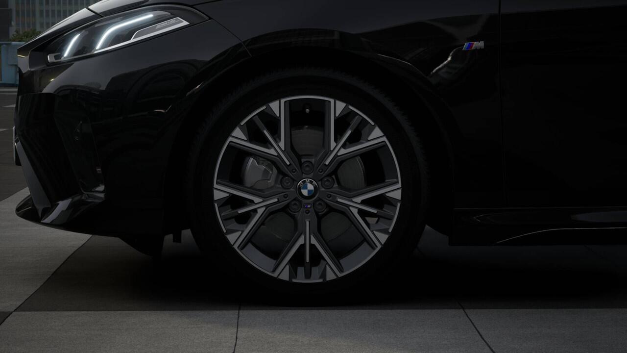 BMW 2-SERIE Gran Coupé 220 M Sport Automaat / Trekhaak / Sportstoelen / Achteruitrijcamera / M Adaptief onderstel / Parking Assistant