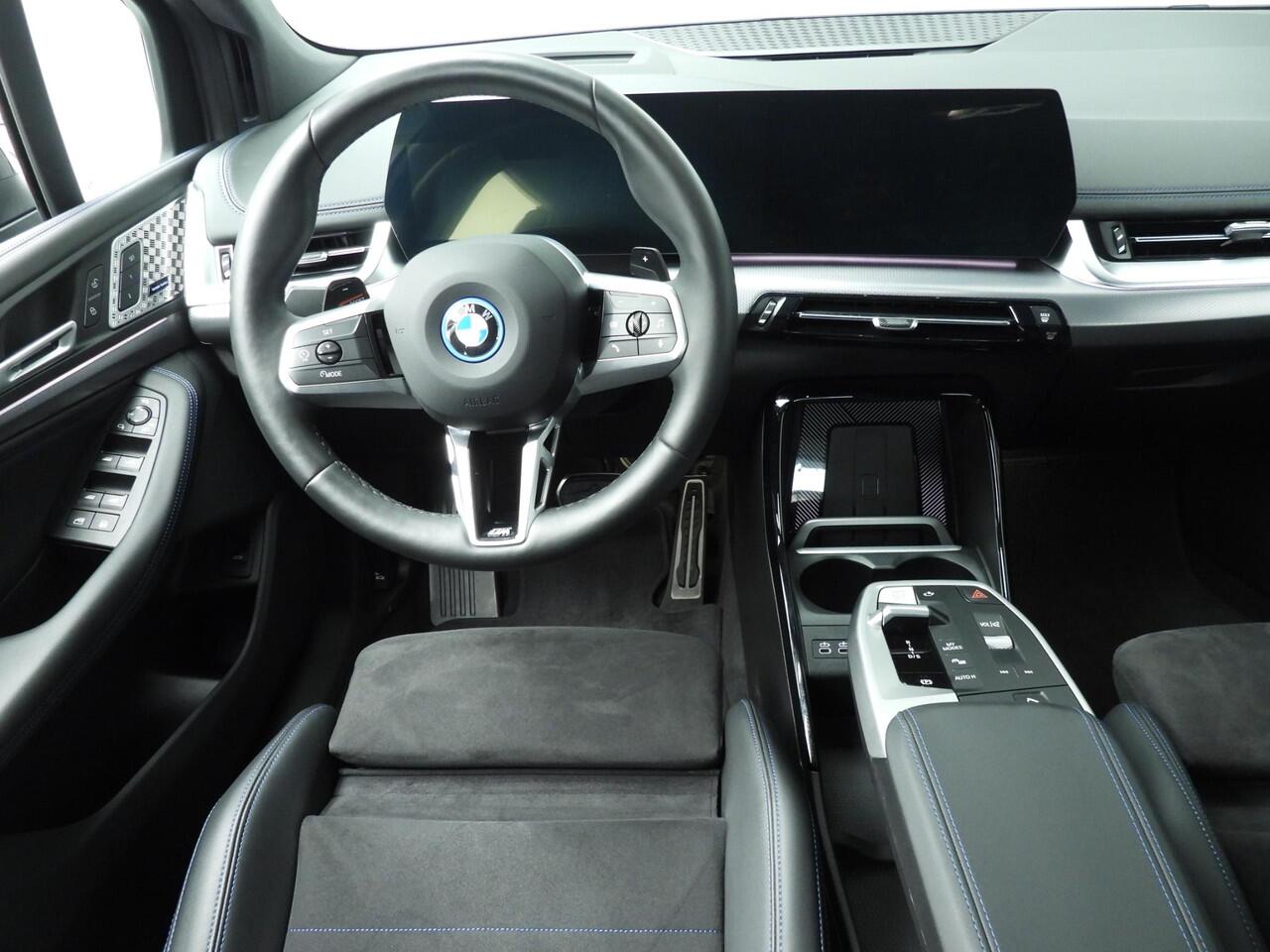 BMW 2-SERIE Active Tourer 230e xDrive | M-Sportpakket | LED | HUD | Active cruise | Sportstoelen | Keyles go | DAB | Harman-kardon sound | Alu 17 inch