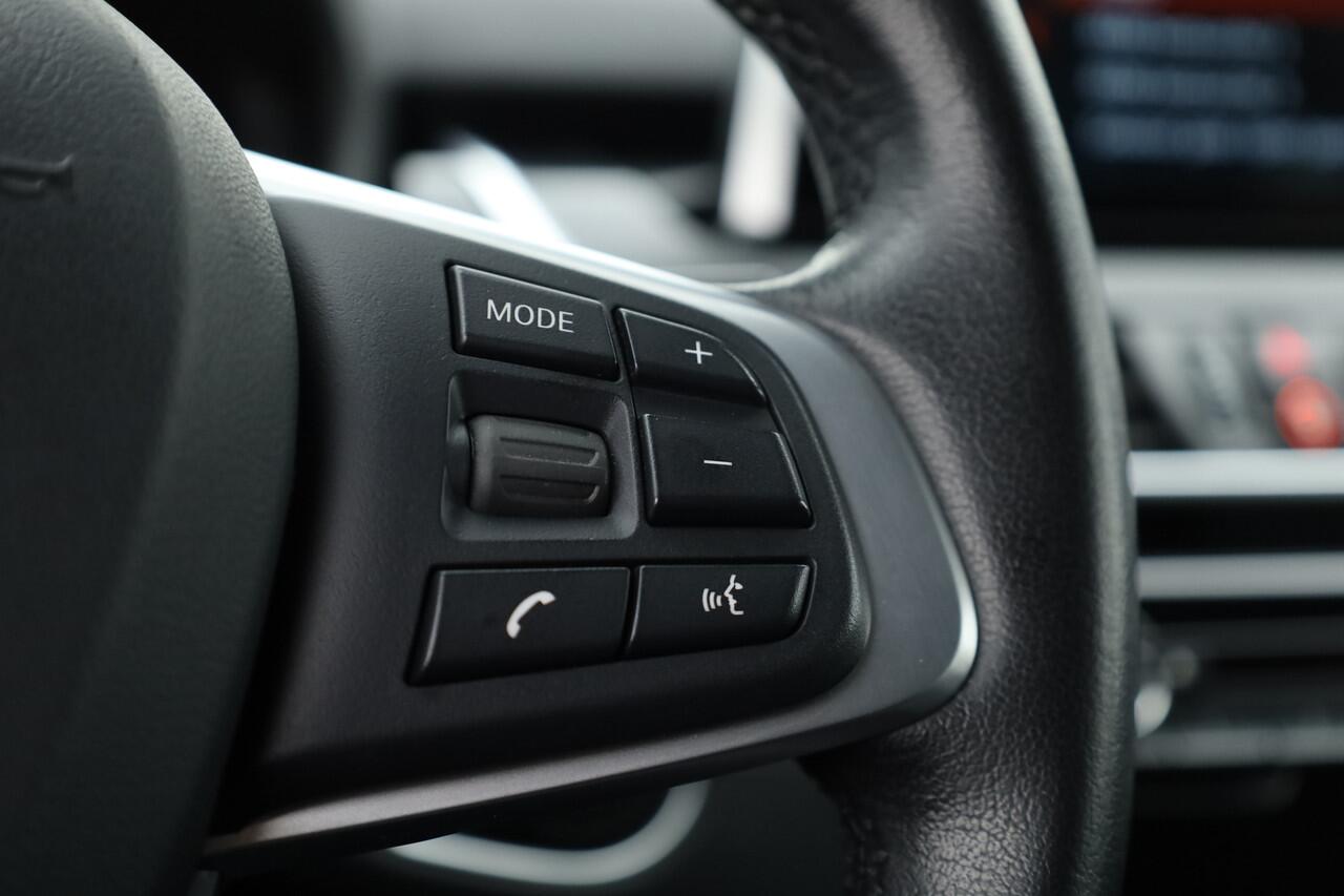 BMW 2-SERIE Active Tourer 220i 192pk | Navi | Afn. Trekhaak | Camera | Keyless | LED | Stoelverw. | 17''