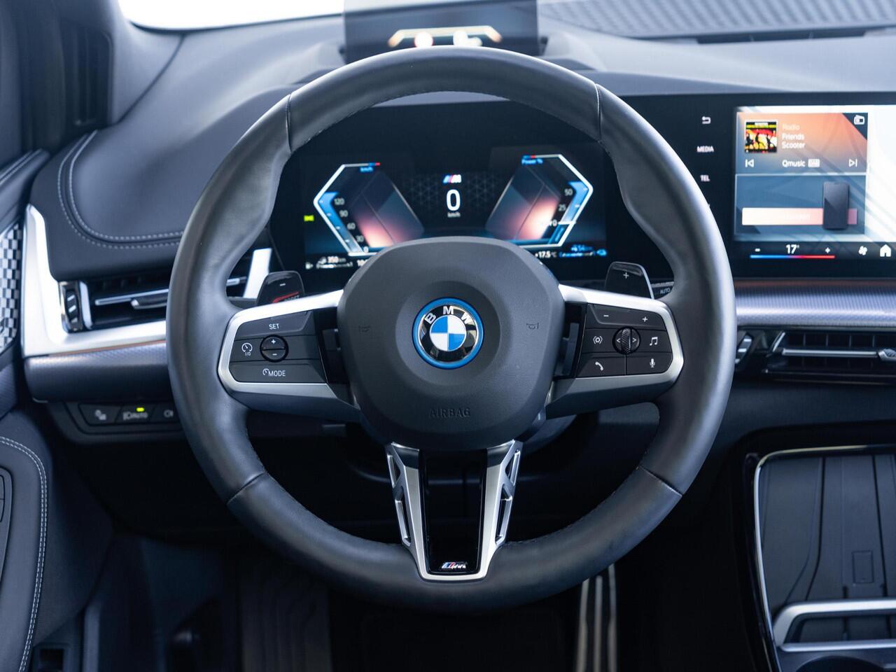 BMW 2-SERIE Active Tourer 225e xDrive | M Sportpakket | Innovation Pack | Comfort Access | Panoramadak | Isofix | Head-Up Display | Harman-Kardon | 19''