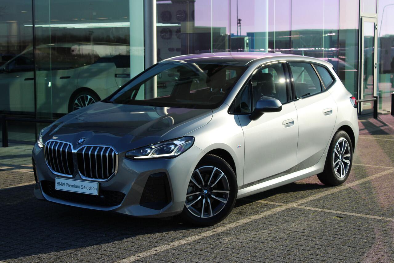 BMW 2-SERIE Active Tourer 220i M Sport Automaat / Achteruitrijcamera / Adaptieve LED / Comfort Access / M Adaptief onderstel / Parking Assistant / Stoelverwarming