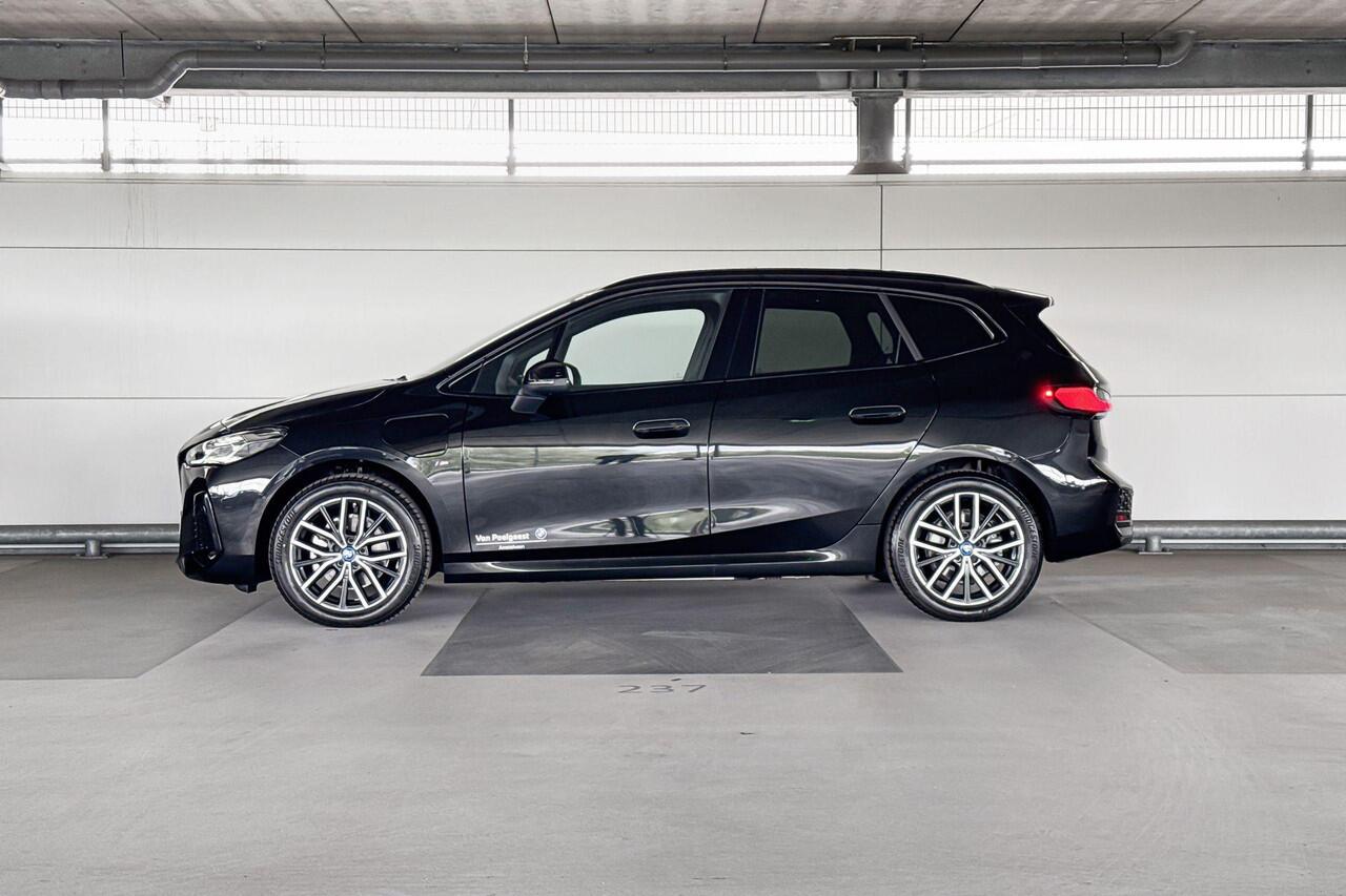 BMW 2-SERIE Active Tourer 225e xDrive | Selections | Stuurwielrand verwarmd | Glazen panoramadak