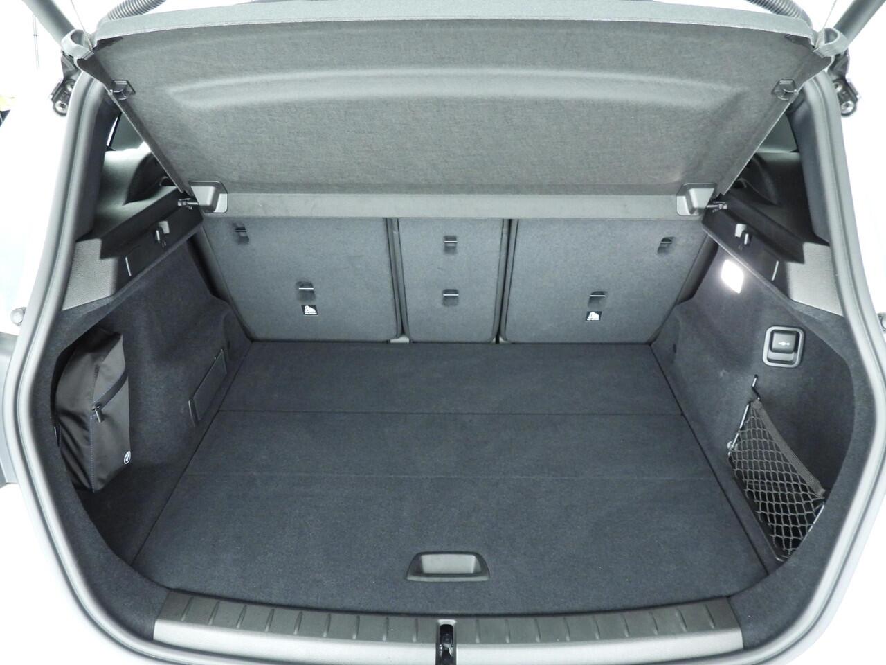 BMW 2-SERIE Active Tourer 218i Automaat Sportline / Trekhaak / PDC / Climate / Cruise / LED / Head-up / Sportstoelen / Alu wielen 17 inch