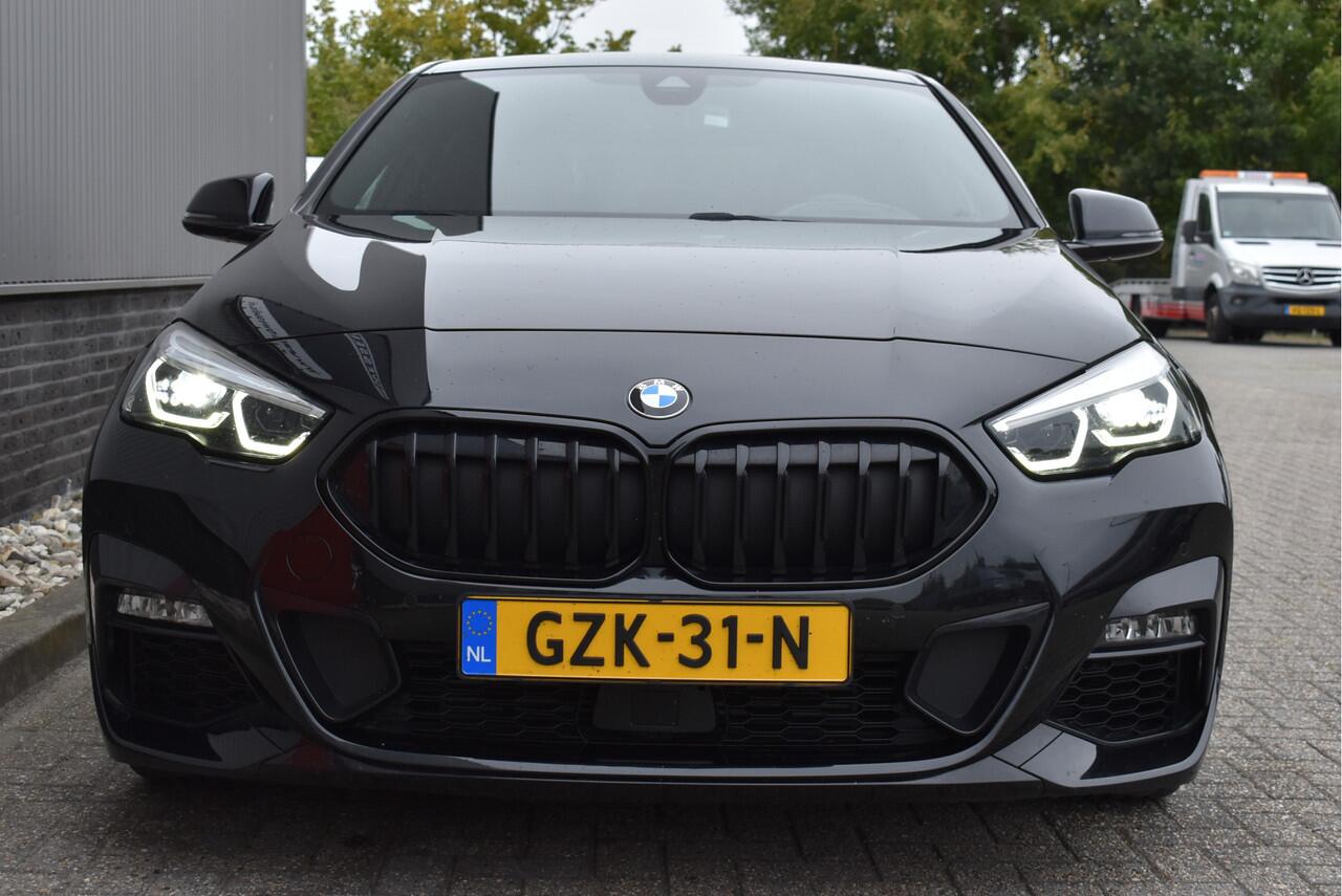 BMW 2-SERIE Gran Coupé 220i M-sport Head up, Adaptive cruise, Camera, Stoel/stuurverwarming, Carplay