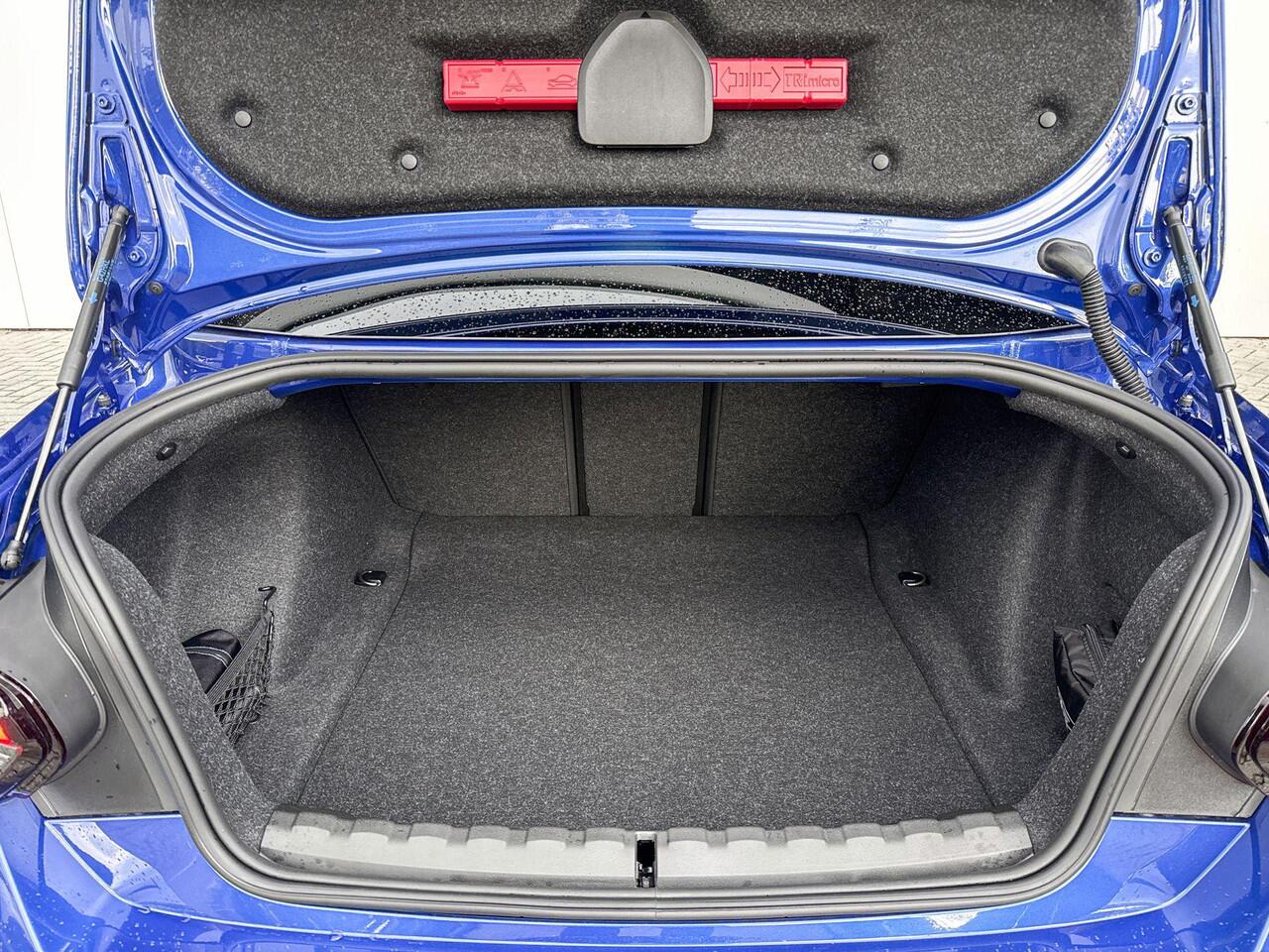 BMW 2-SERIE Coupé 220i | M Sport Pro | Premium Pack | M Sportstoelen