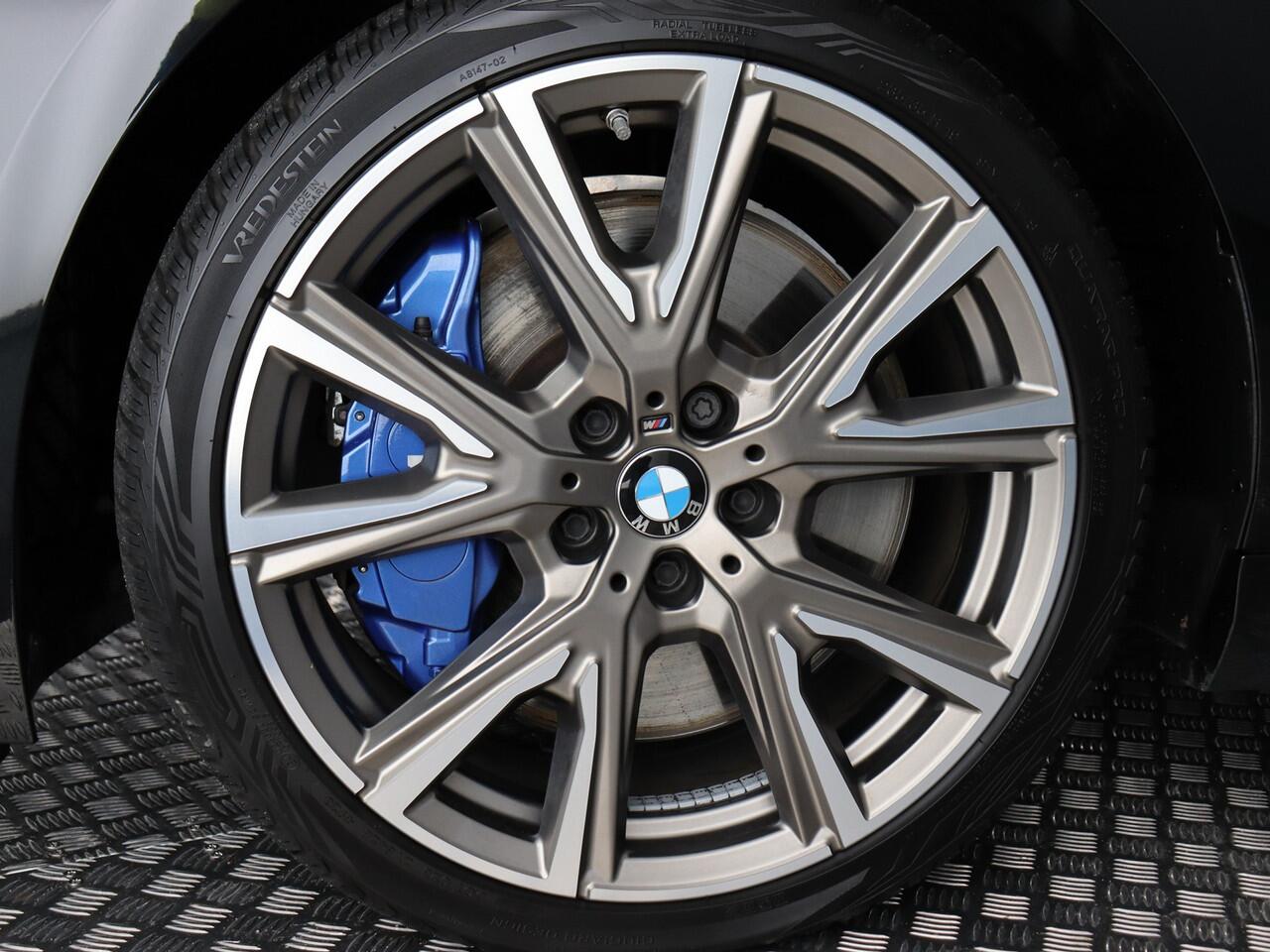 BMW 2-SERIE Gran Coupé M235i xDrive High Executive Edition (NL-Auto / Leder kuipstoelen / Pano / H&K / ACC)