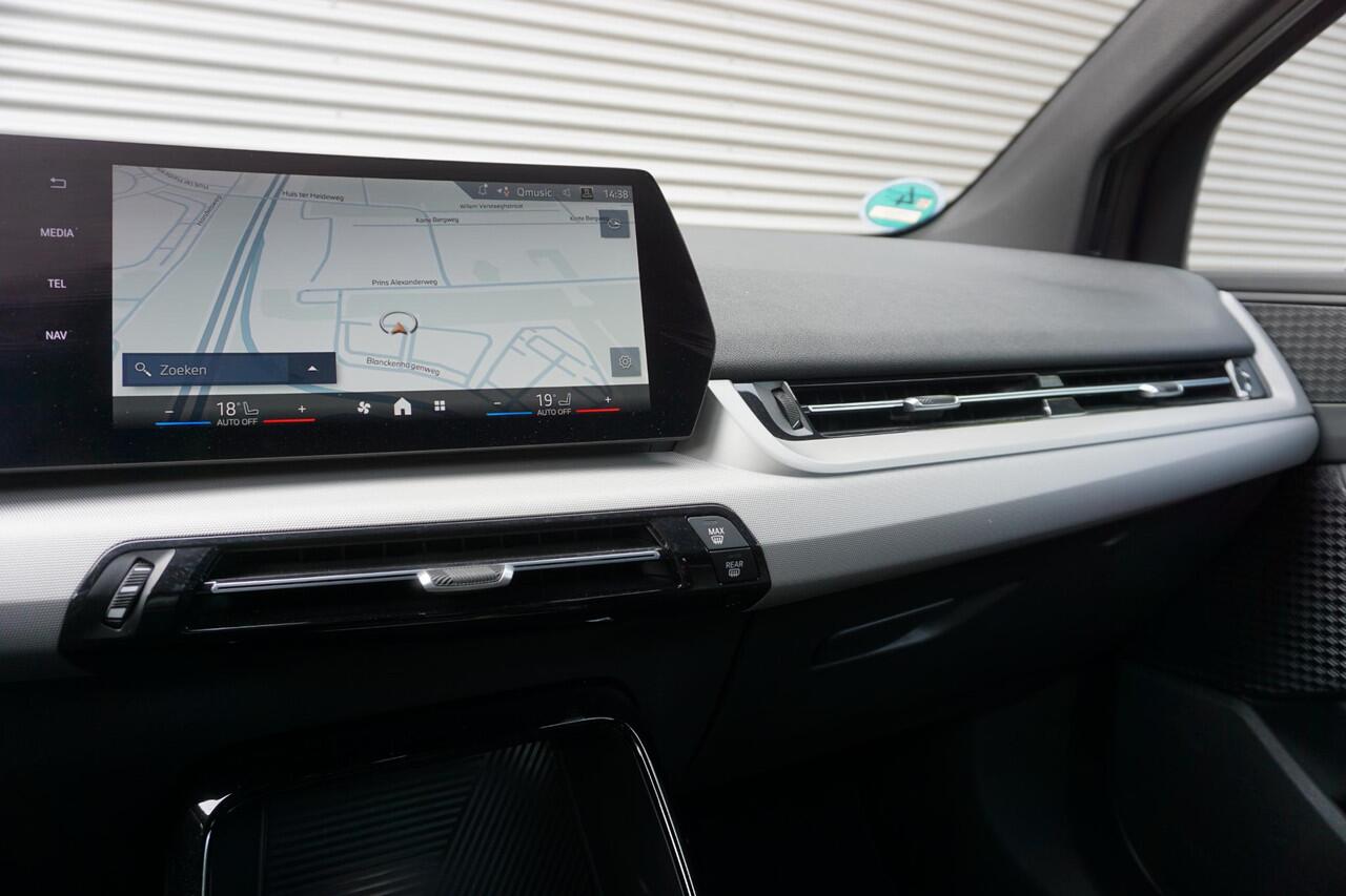 BMW 2-SERIE Active Tourer Active Tourer 216i Stoelverwarming | Extra getint glas | Parking Assistant | M Hemelbekleding in Anthrazit