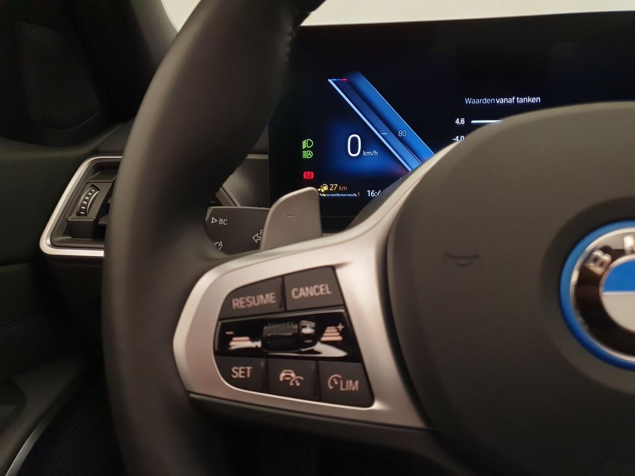 BMW 3-SERIE Touring 330e M-Sport Wegklapbare trekhaak, Panoramadak, ACC