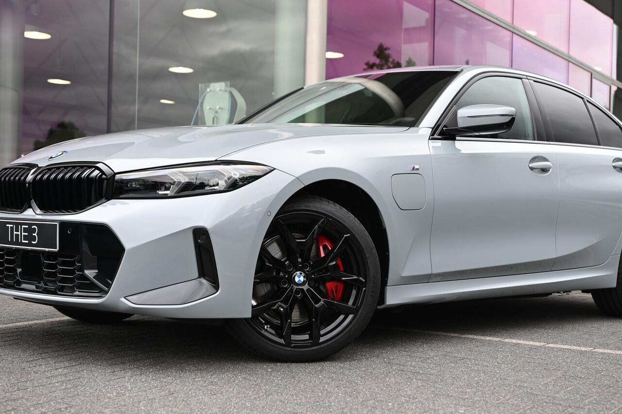 BMW 3-SERIE 330e High Executive M Sport Automaat / Schuif-kanteldak / Sportstoelen / Adaptieve LED / Comfort Access / Parking Assistant Plus / Stuurverwarming