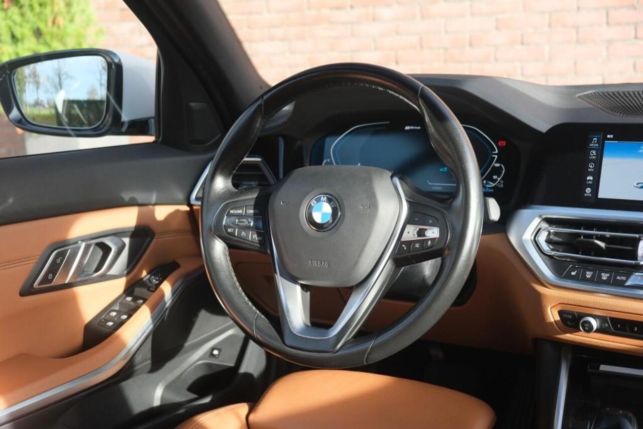 BMW 3-SERIE 330e eDrive 292pk Edition | Navi | App Connect | Climate | Cruise | Camera | Leder | PDC