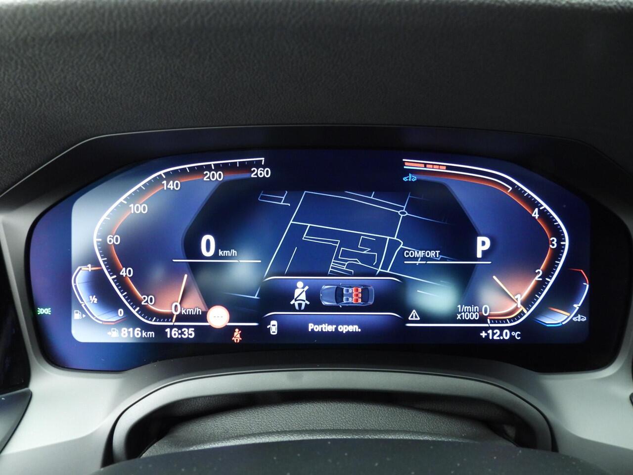 BMW 3-SERIE Sedan 320i | LED | Navigatie | Schuifdak | Sportstoelen | Clima | PDC | DAB | Alu 18 inch