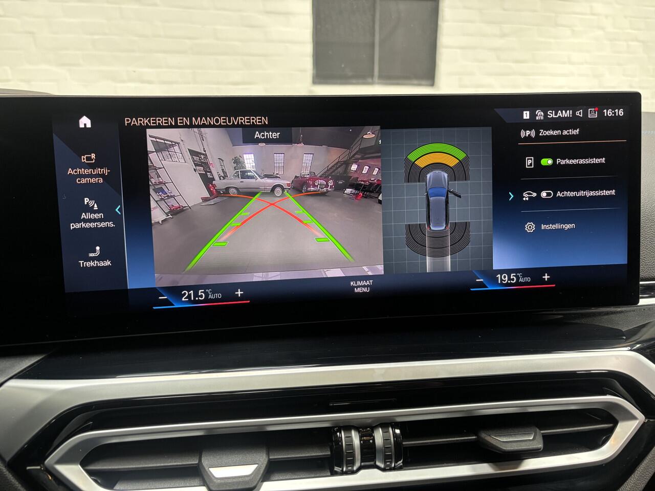 BMW 3-SERIE Touring 330e xDrive CAMERA / NL AUTO / M STOELEN / TREKHAAK / M PAKKET