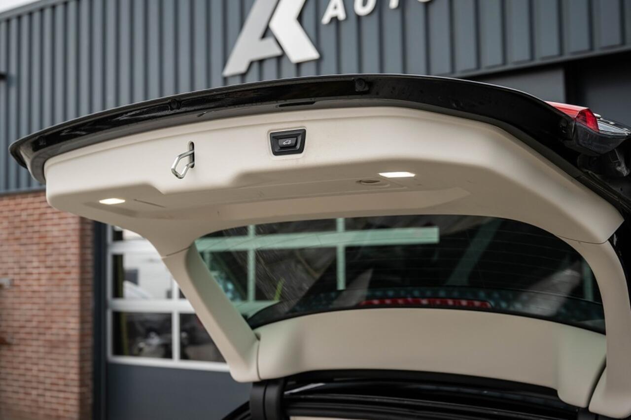 BMW 3-SERIE 330e xDrive | Sportline | Shadow | ACC | Elek. trekhaak | Parkeersenoren | Apple carplay | 17' Inch |