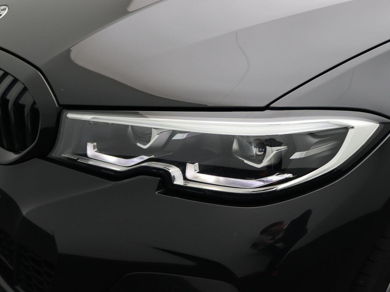 BMW 3-SERIE Touring 318i M Sportpakket | Executive | LED Koplampen | DAB | HiFi | 19''