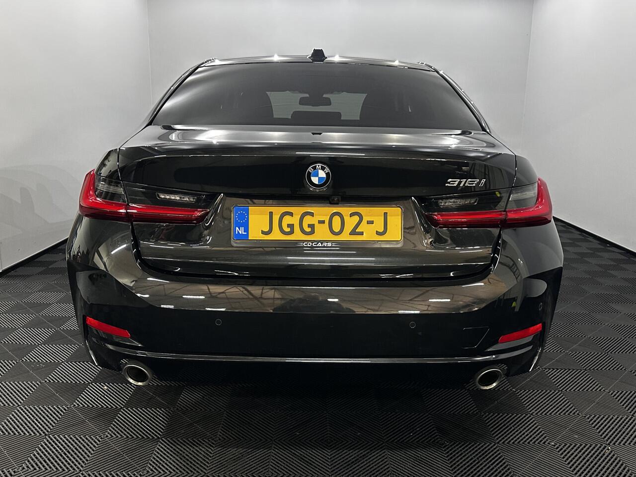 BMW 3-SERIE 318i Navi, Clima, Head Up, Nieuwstaat